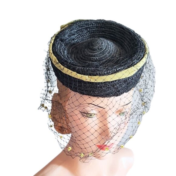 1940s True Vintage Black Tilt Hat With Green Ribbon Trim And A Full Face Veil - Picture 4 of 8